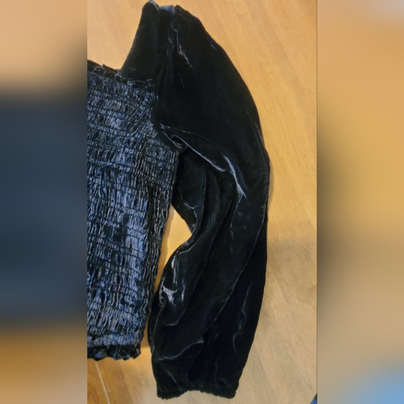 Black Fitted Ruffled Blouse - Picture 3 of 5